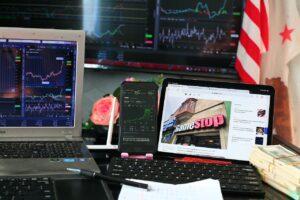 How the R-Squared Indicator Enhances Forex Trading Accuracy