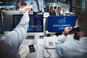 Let's break these concepts down in simpler terms: 1. Cycle Analysis: The STC uses cycle analysis, which is all about spotting patterns that keep happening in the market. Markets often go through ups and downs in regular cycles, just like seasons. By recognizing these repeating patterns, the STC can give traders a heads-up about when a trend might change or when a market reversal is coming. 2. MACD Components: The STC also borrows some tools from the MACD (Moving Average Convergence Divergence), which includes two lines—the MACD line and the signal line. These lines help measure momentum, or how fast prices are moving in a certain direction. Together, they give a good sense of whether the market is trending up, down, or staying steady. 3. Smoothed Oscillator: The STC works like a smoothed oscillator, which means it filters out a lot of the “noise” or random price jumps that don’t really matter. By doing this, it gives traders a much clearer view of the true market trends, helping them focus on real trend changes instead of getting confused by short-term fluctuations.
