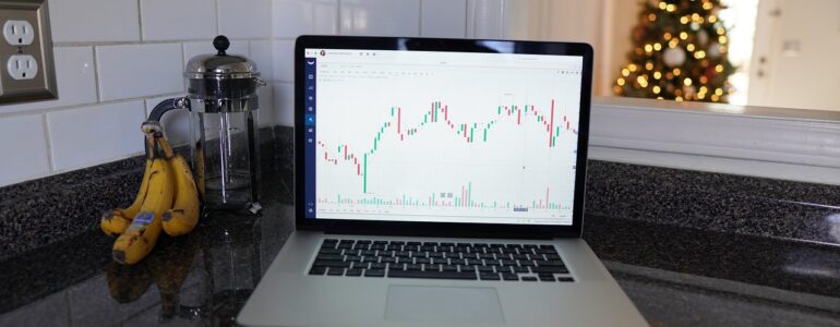 Liquidity Gaps in Currency Trading